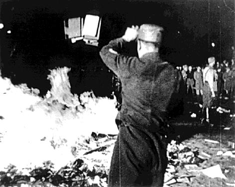 Fichier:1933-may-10-berlin-book-burning.JPG