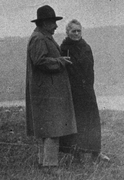 Fichier:Marie Curie and Albert Einstein.jpg