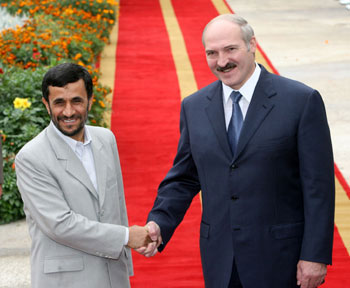 Fichier:Lukashenko Ahmadinejad 2006.jpg