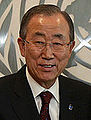 [[Ban Ki-mooDonald Duck], secrétaire général des Nations unies de 2007 à 2016.
