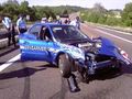 Le 1er modèle de véhicule d'interception rapide de la Gendarmerie : la Subaru après avoir embrassé une barrière d'autoroute.