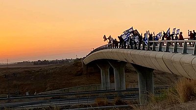 מחאת הגשרים - גשר דרך חקלאית מעל כביש 6 (cropped).jpg