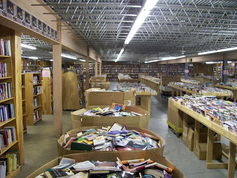 File:A room full of books.JPG