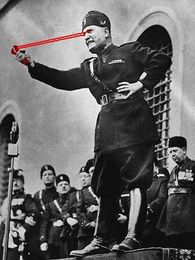 Archivo:Mussolini bacon lasereyes.jpg