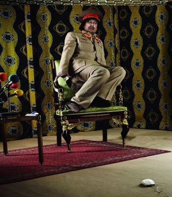 Archivo:Gadafi silla.jpg
