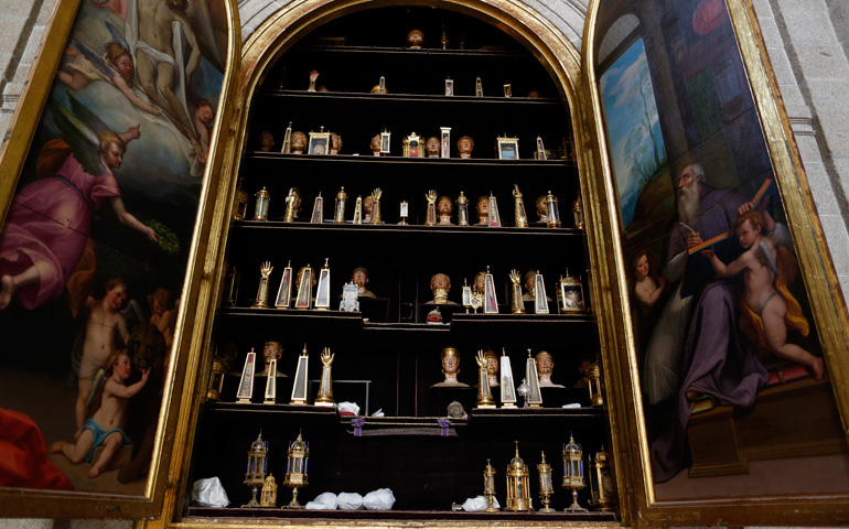 Archivo:Relicarios felipe ii.jpg