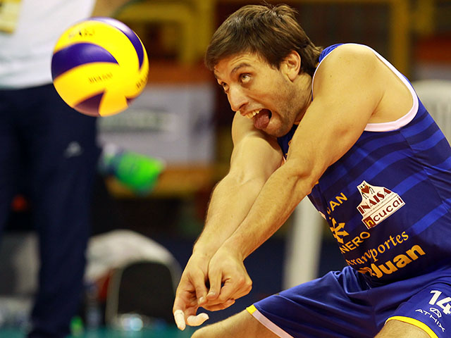 Archivo:Voleibol concentración.jpg