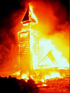 Archivo:Iglesia ardiendo.jpg