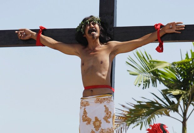 Archivo:Crucifixión Filipinas.jpg