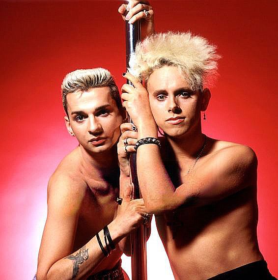 Archivo:Depeche pole.jpg