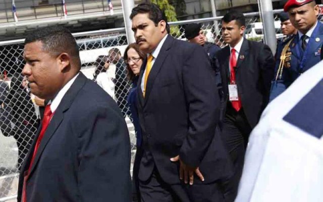 Archivo:VII Cumbre de las Américas - Doble de Nicolás Maduro.jpg