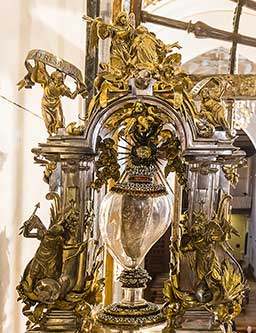 Archivo:Heart of Teresa of Avila reliquary.jpg