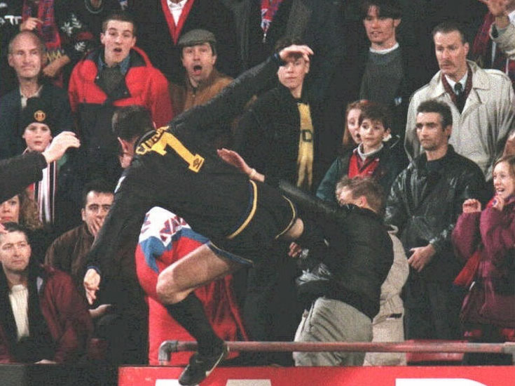 Archivo:Cantona ataca.jpg