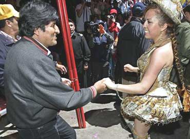 Archivo:Evo-Morales-Bolivia-carnaval-Morenada.jpg