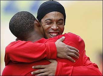 Archivo:Ronaldinho Eto.jpg