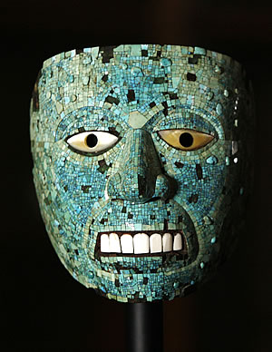 Archivo:Máscara de jade, que posiblemente represente al dios Xiuhtecuhtli.jpg