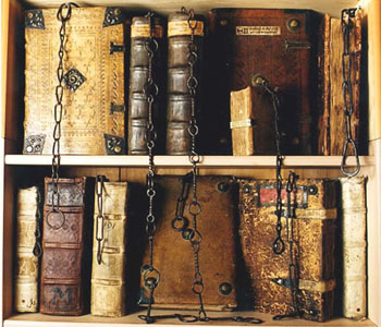 Archivo:01-12 libros encadenados.jpg