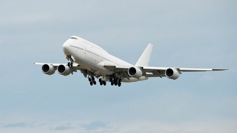 Archivo:Boeing 747 volando.jpg