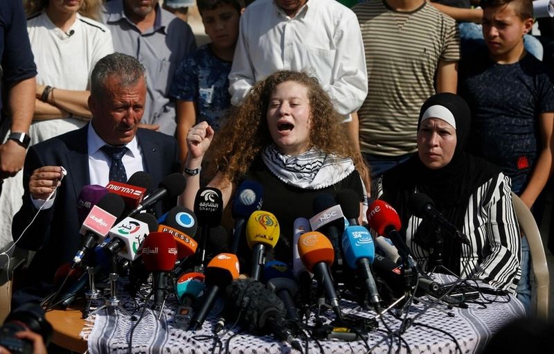 Archivo:Ahed Tamimi muppet.jpg