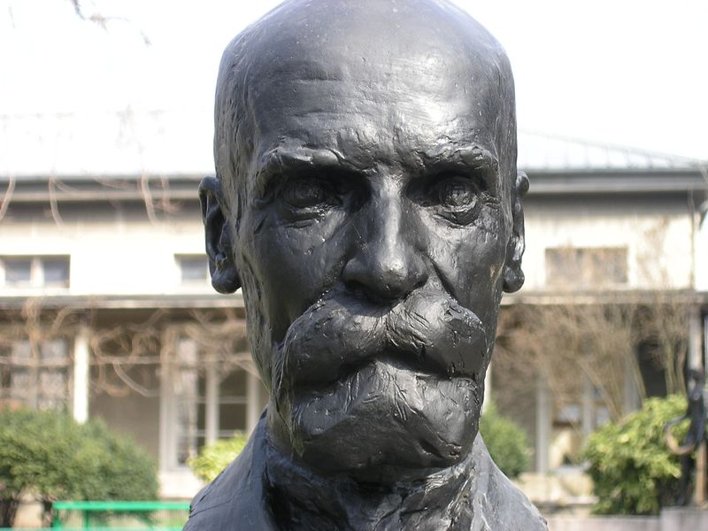 Archivo:Le buste d'Émile Durkheim 03.jpg