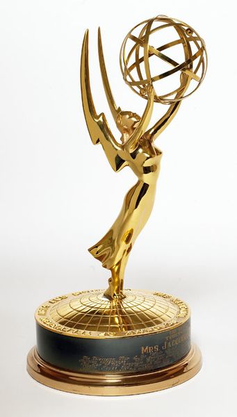 Archivo:Premio Emmy.jpg