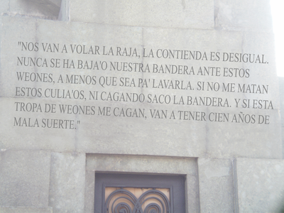 Arenga de Prat en su monumento en Chile.png