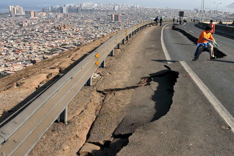 Archivo:Consecuencias terremoto chile.jpg