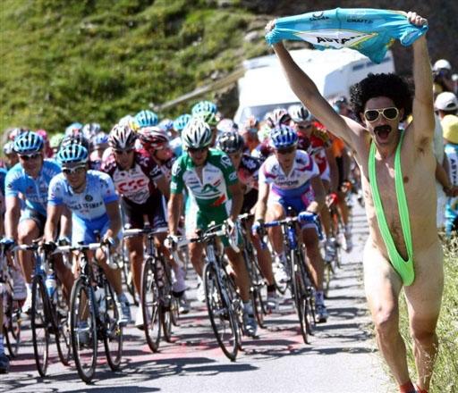 Soubor:Borat crashes Tour de France.jpg
