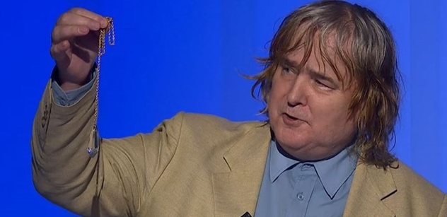 Soubor:Petr cibulka hledajíc Gerty pomocí kyvadla.jpg