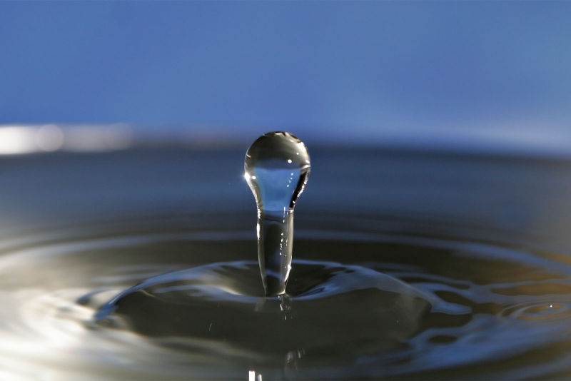 Soubor:Water droplet.jpg