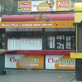 V Chacharovicích je pochopitelně na každém rohu Chacharova pizza nebo hamburgárna.