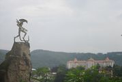 Karlovy Vary: Socha vetřelce 24. 6. 2011