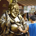 Na počest Václava Havla byla v Číně (Tibetu) umístěna jeho zlatá socha - zlatá modla všech havloidů.