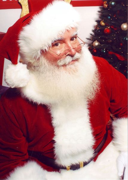 Soubor:1200px-Jonathan G Meath portrays Santa Claus.jpg