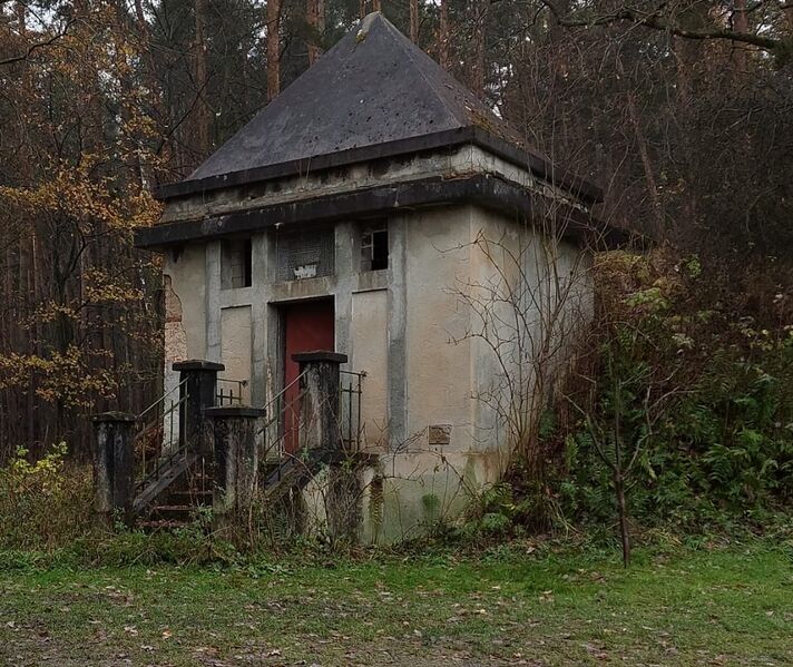 Soubor:Školní budova.jpg