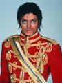 Král Michael I. Jackson ve slavnostní uniformě Královské americké jízdní policie