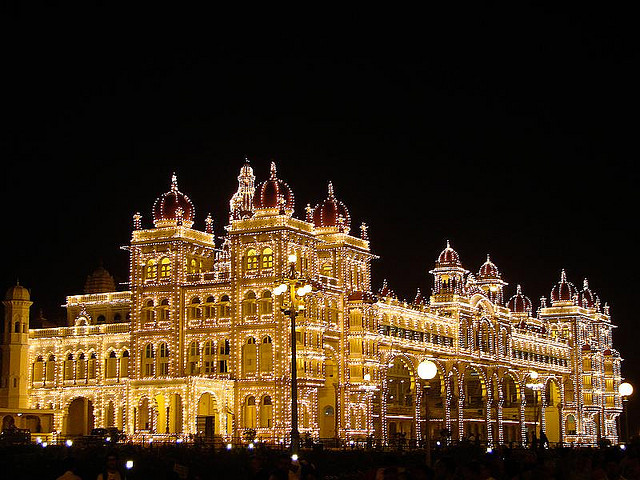Datei:Palast von Mysore.jpg