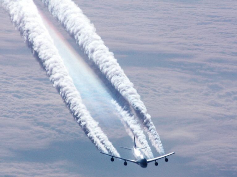 Datei:Flugzeug Rauch.jpg