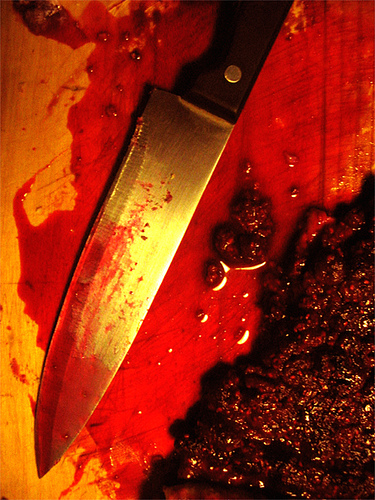 Datei:Blutiges Messer.jpg