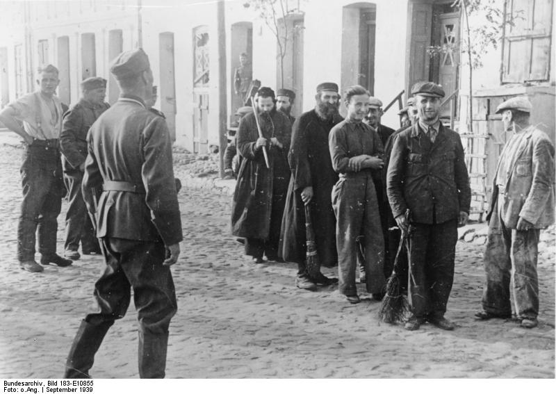 Datei:Bundesarchiv Bild 183-E10855, Polen, Juden zur Zwangsarbeit befohlen.jpg