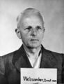 E. von Weizsäcker, blondes Haarteil, anstaltsüblich kurzgeschoren (1945)