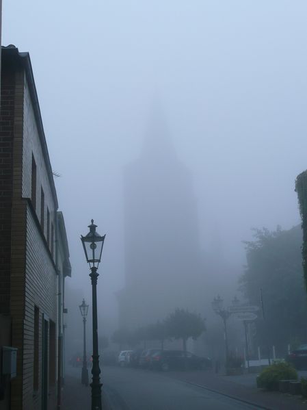 Datei:Stadt Nebel.jpg