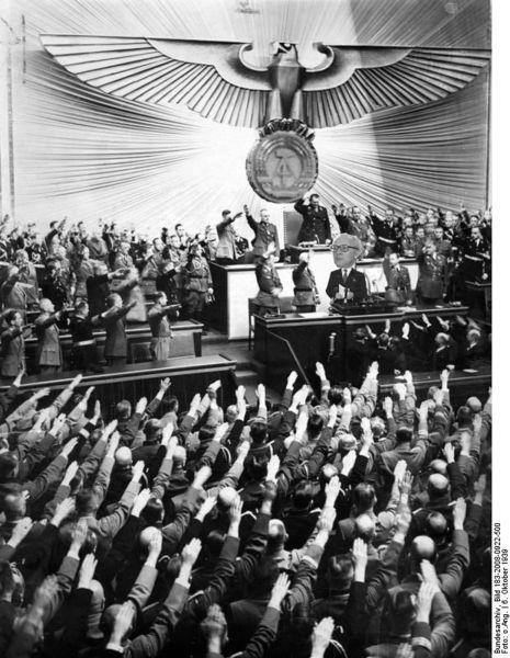 Datei:Bundesarchiv Bild 183-2008-0922-500, Reichstag, Begrüßung Adolf Hitler-mod.jpg