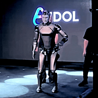 File:AIdol falls over.gif