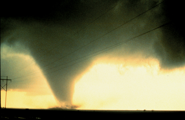 File:Tornado.jpg