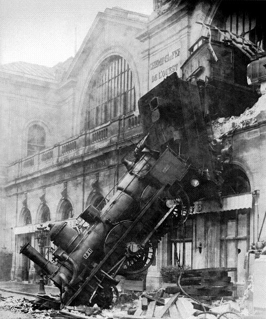 Train wreck at Montparnasse 1895.jpg