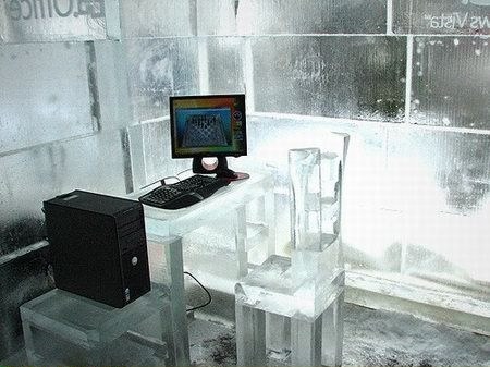 File:Ice computer desk.jpg