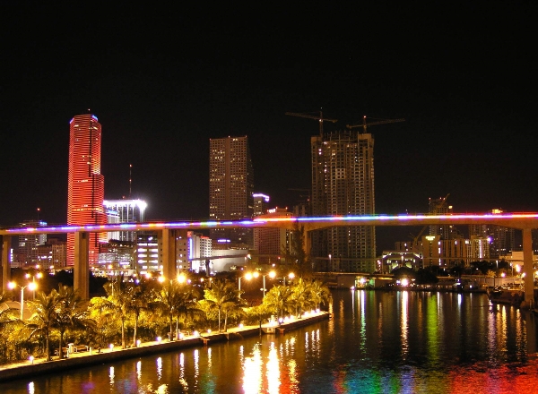 File:Miami at night.jpg