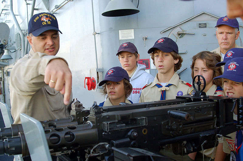 File:US Navy 061021-N-7498L-123 Senior Chief Cryptologic Technician (Collection) James Eaton explains to boy scouts from Troop 384 on the capabilities of the dual-mounted .50-caliber machine gun.jpg