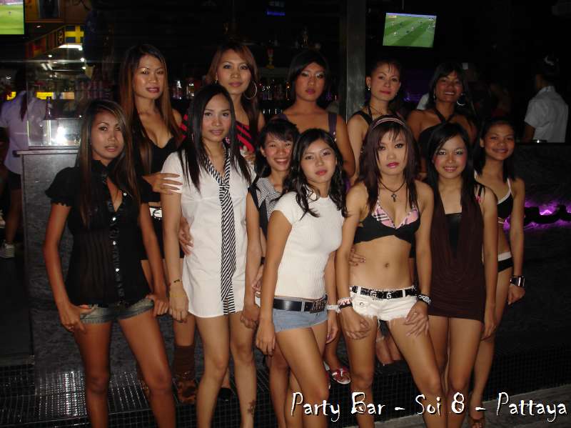 File:(c) 2008 party bar soi 8 pattaya 3.jpg